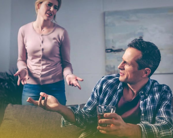 Жена ссорится с пьющим мужем